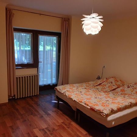 Gyopar Gyoengye Apartmanhaz 欧罗什哈佐 外观 照片