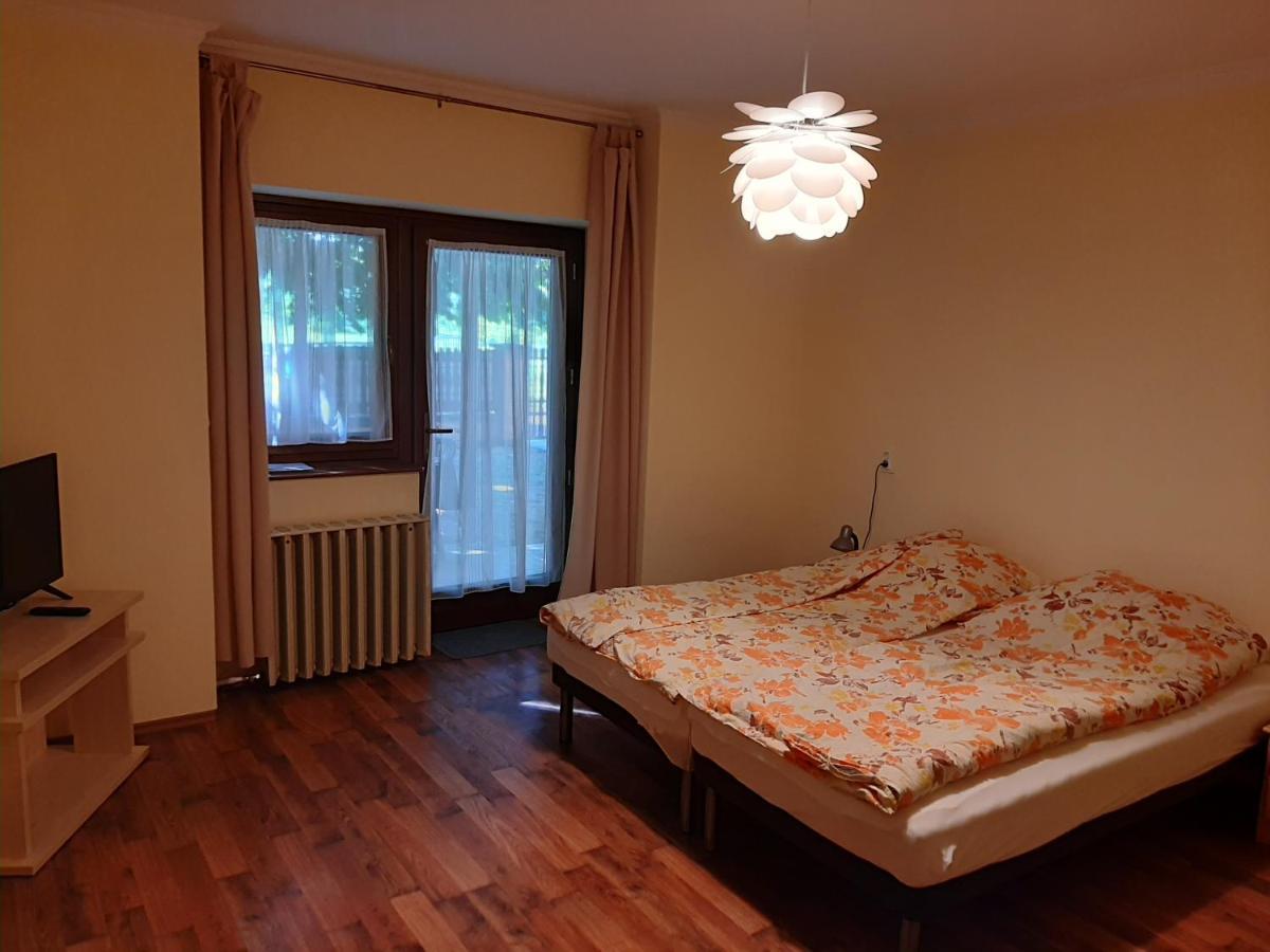 Gyopar Gyoengye Apartmanhaz 欧罗什哈佐 外观 照片