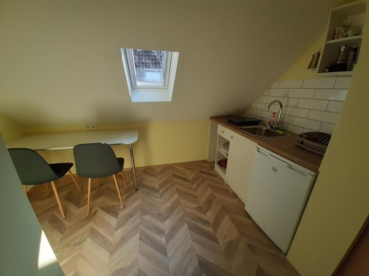 Gyopar Gyoengye Apartmanhaz 欧罗什哈佐 外观 照片