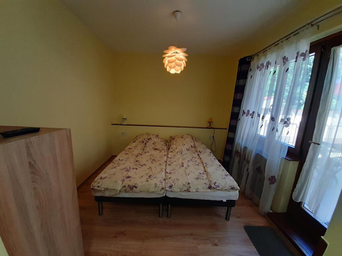 Gyopar Gyoengye Apartmanhaz 欧罗什哈佐 外观 照片
