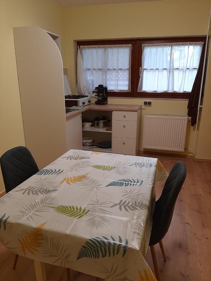 Gyopar Gyoengye Apartmanhaz 欧罗什哈佐 外观 照片