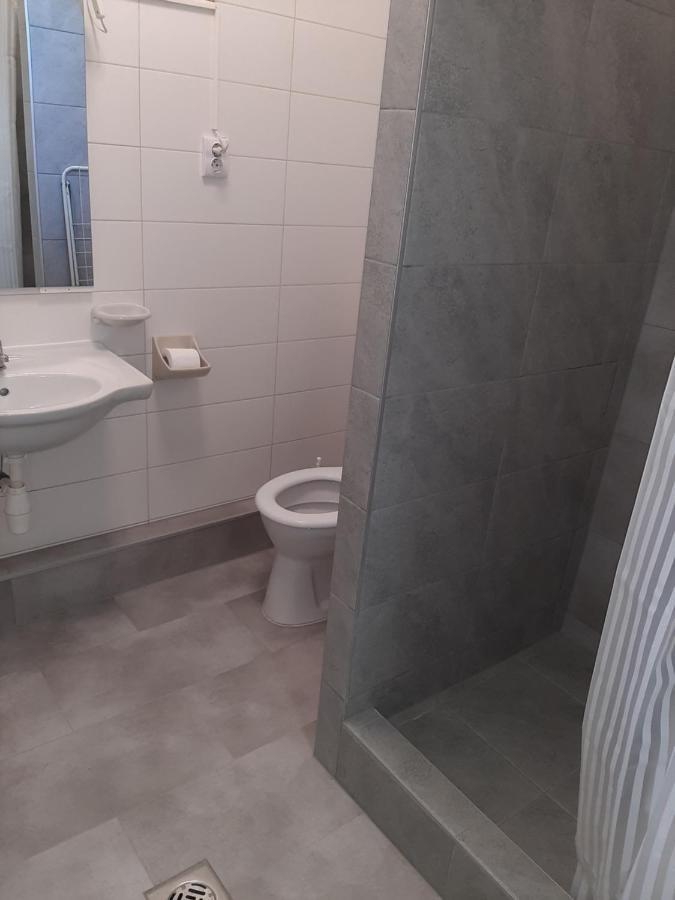 Gyopar Gyoengye Apartmanhaz 欧罗什哈佐 外观 照片