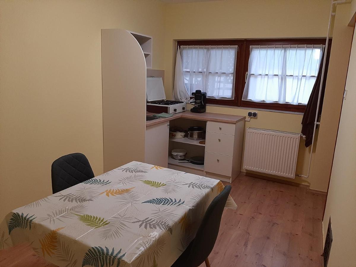 Gyopar Gyoengye Apartmanhaz 欧罗什哈佐 外观 照片