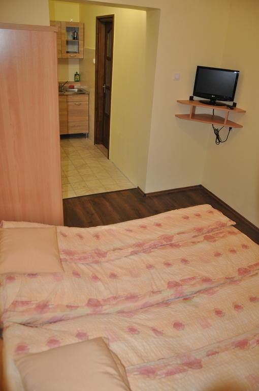 Gyopar Gyoengye Apartmanhaz 欧罗什哈佐 外观 照片
