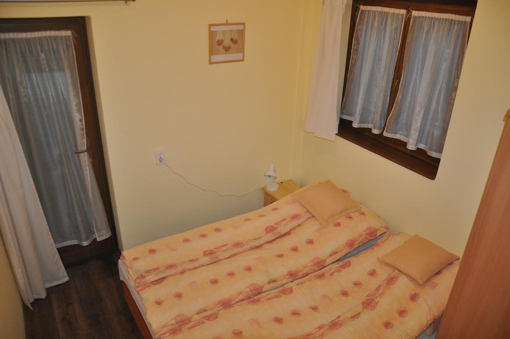 Gyopar Gyoengye Apartmanhaz 欧罗什哈佐 外观 照片